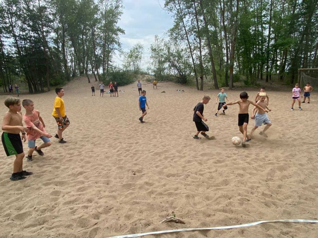 Соревнования по футболу между отрядами в лагере Гранит